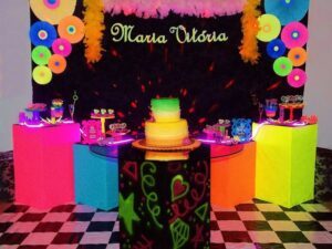 Festa Neon em Casa