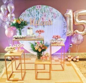Decoração de Festa de Aniversário de 15 Anos Simples