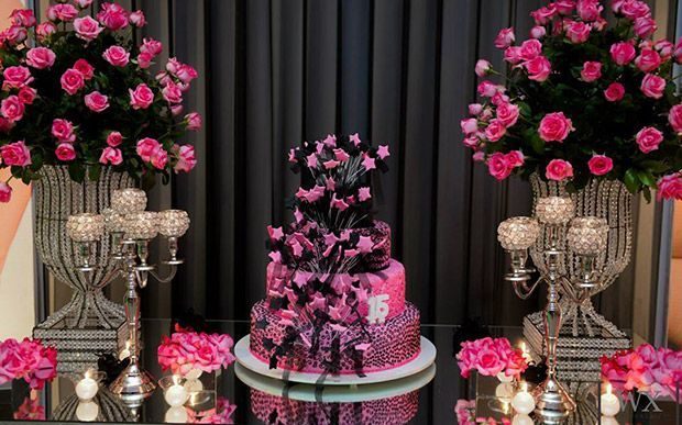 Decoração de Festa de 15 Anos Preto e Rosa