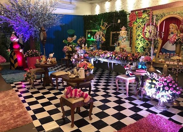 Decoração festa 15 anos Alice no País das Maravilhas