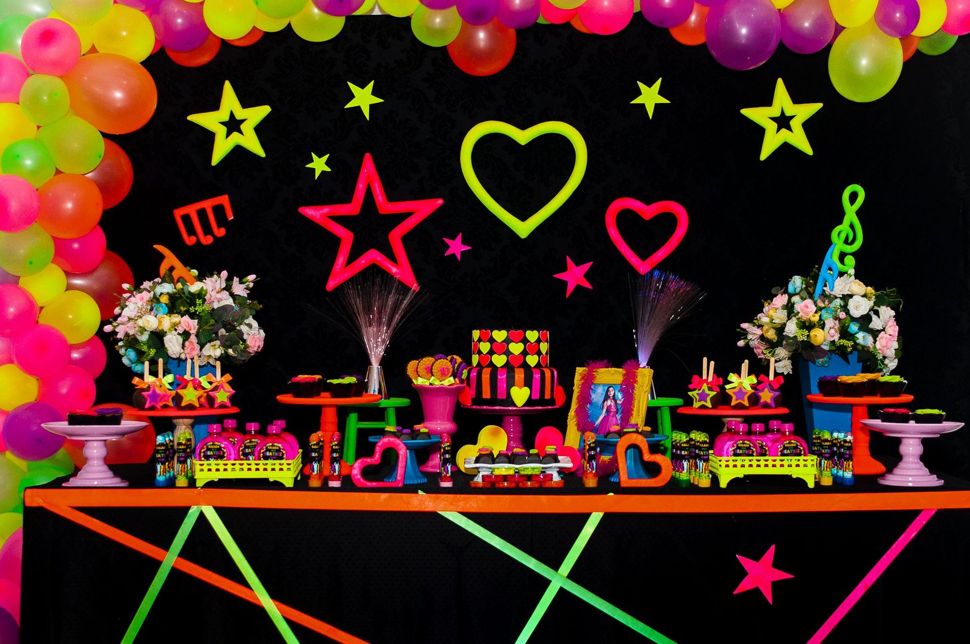 Como Organizar uma Festa Neon