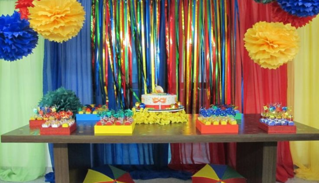 Decoração de Carnaval Simples e Barata