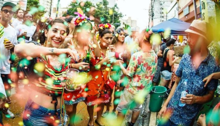 ornamentação de carnaval de rua